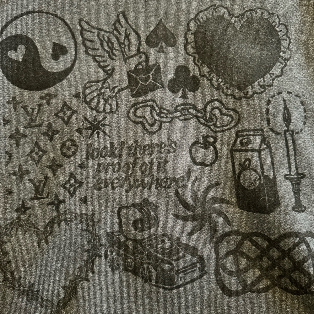 Medium block printed Hanes pre-owned sweatshirt - Picture 4 of 5